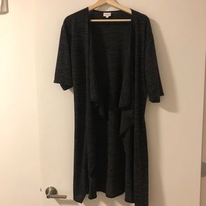 🖤LuLaRoe Shirley🖤 heathered black - S